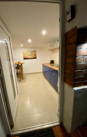 Gemütliche möblierte Souterrain Wohnung